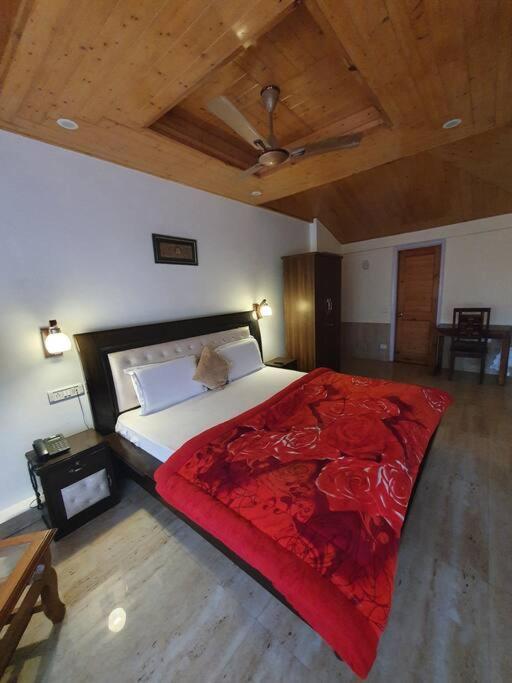Kasauli Cascade A Cheerfull 4 Bedroom Challet Luaran gambar