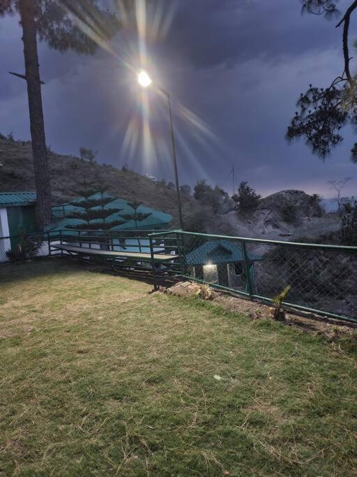Kasauli Cascade A Cheerfull 4 Bedroom Challet Luaran gambar
