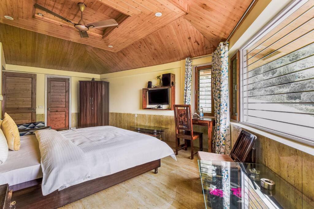 Kasauli Cascade A Cheerfull 4 Bedroom Challet Luaran gambar
