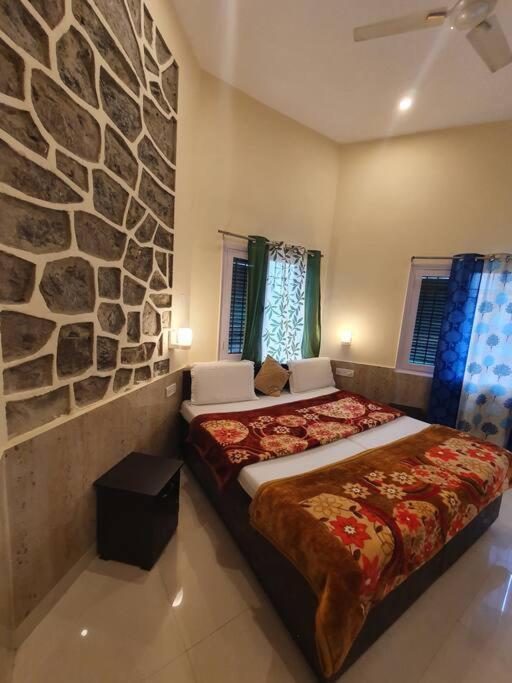 Kasauli Cascade A Cheerfull 4 Bedroom Challet Luaran gambar