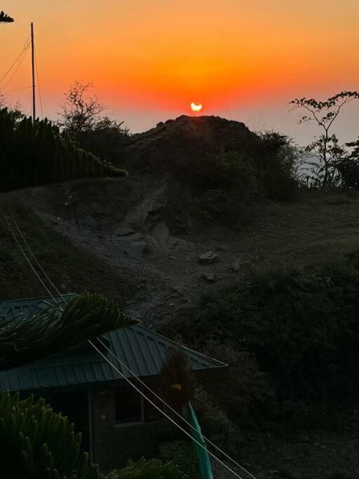 Kasauli Cascade A Cheerfull 4 Bedroom Challet Luaran gambar