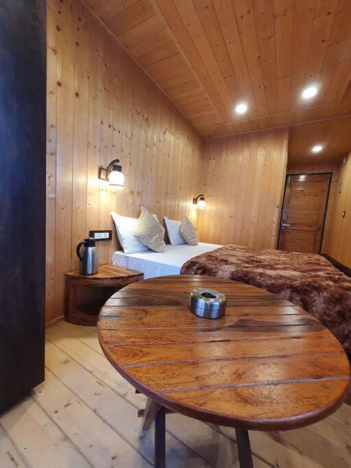 Kasauli Cascade A Cheerfull 4 Bedroom Challet Luaran gambar